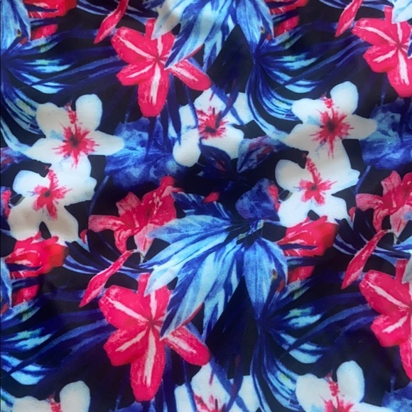 *NWT* Large Floral Pattern Bikini Set - Picture 3 of 7